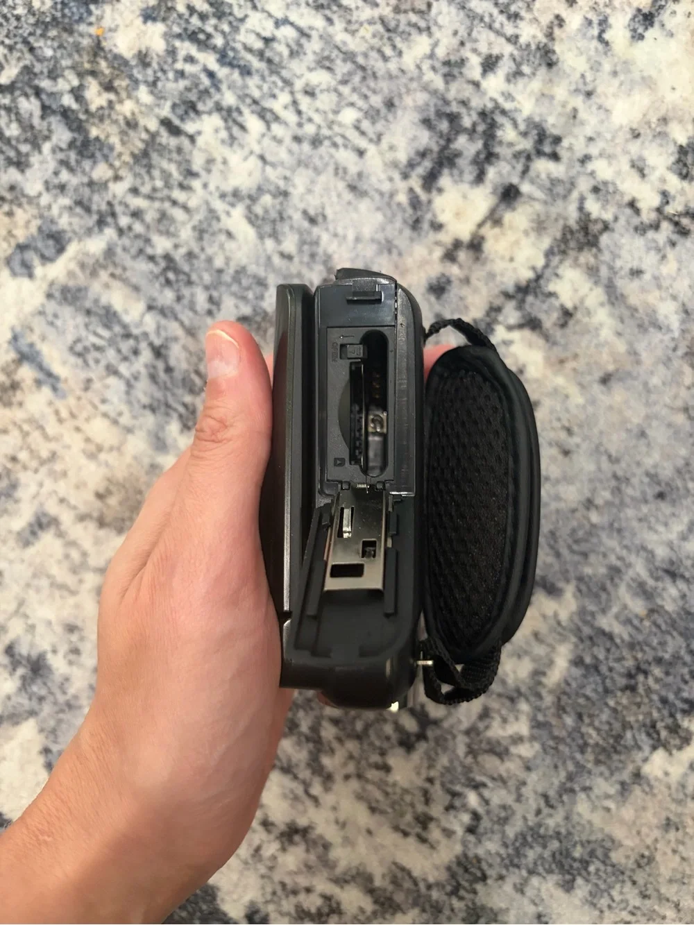 Bell + Howell DNV6HD Rogue HD Camcorder - Parts /AS IS Missing battery